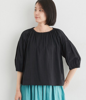 コットン二重ガーゼ襟ゴムギャザープルオーバー(ブラック-ONESIZE)