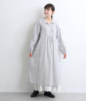 袖・後ろヨークハシゴレース使いチェックワンピース