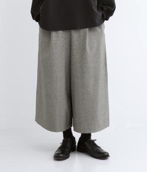 オールシーズナルポンチウエストゴムフレアーパンツ(オフ×ブラック-F)