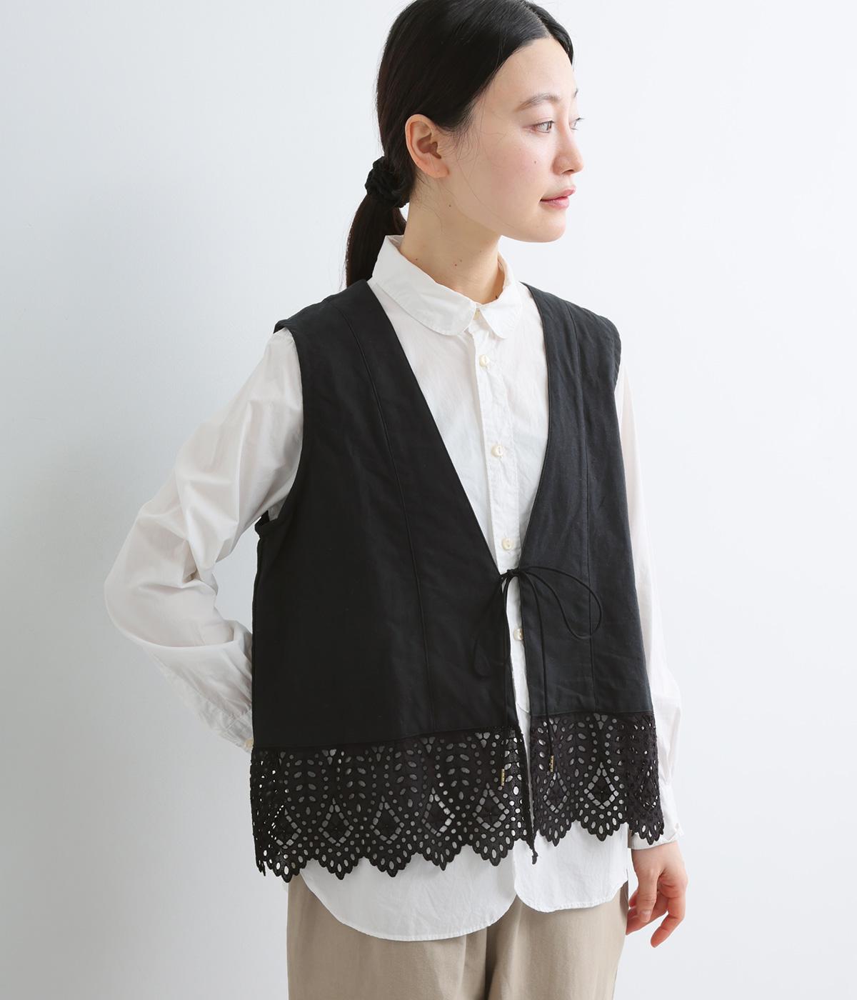 リネンコットン　前紐付き裾レース切替ベスト(ブラック-F)