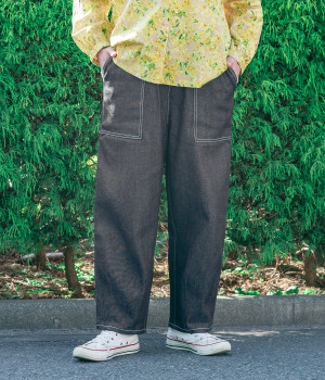 セルヴィッチデニム　裾ダーツパンツ(ネイビー-ONESIZE)