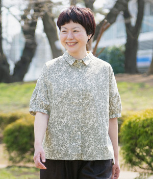 ローンフラワープリント　ワイドブラウス(グレー-ONESIZE)