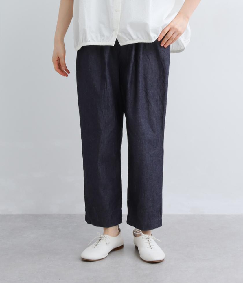 コットンデニム　タックテーパードパンツ