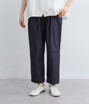 コットンデニム　タックテーパードパンツ