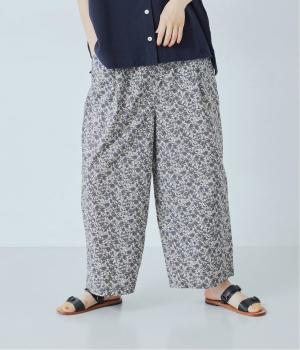 グレイッシュカラープリントタックワイドパンツ
