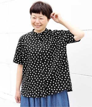 リップルドットプリント　スタンドカラーブラウス