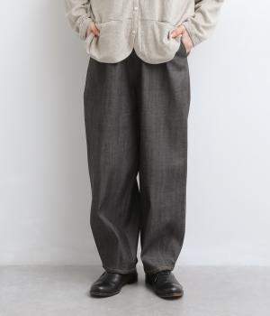 裾ダーツパンツ（ブラック・F）