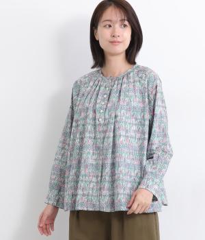 リバティ襟ギャザーブラウス