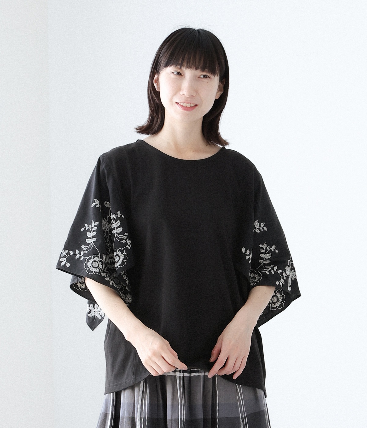 OE天竺 刺繍フレアスリーブTシャツ(ブラック×ブラック-ONESIZE)