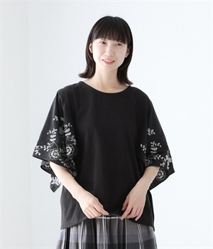 OE天竺 刺繍フレアスリーブTシャツ(ブラック×ブラック-ONESIZE)