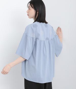 ラウンド切り替え刺繍ギャザーブラウス(ライトブルー-F)