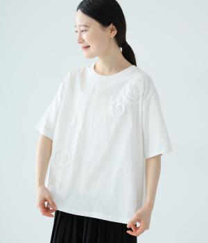 前身布帛立体フラワー刺繍Tシャツ