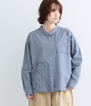スカーフ風刺繍シャツ（ライトブルー・F）