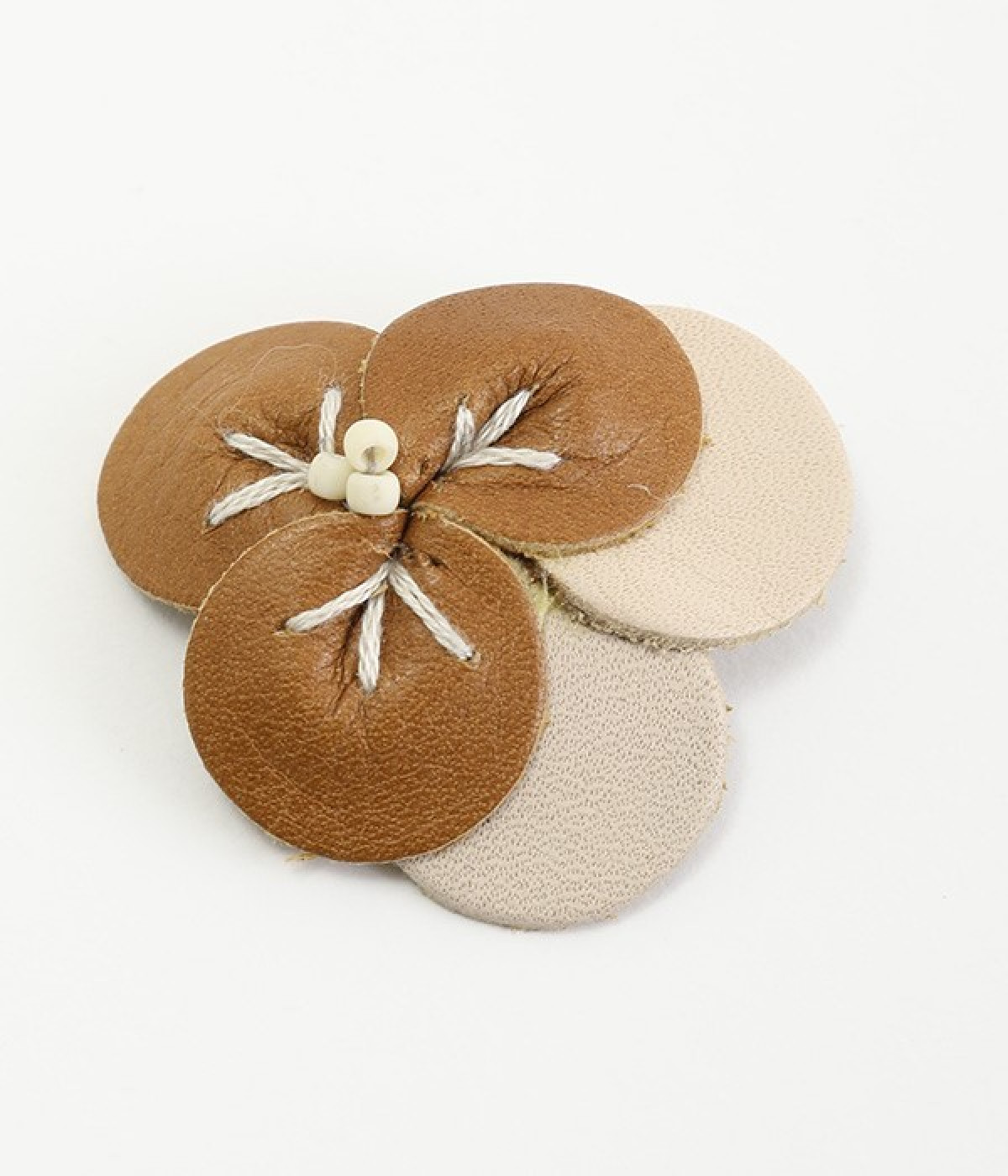 ビオラ　ブローチ(アッシュグレー×バニラ-ONESIZE)