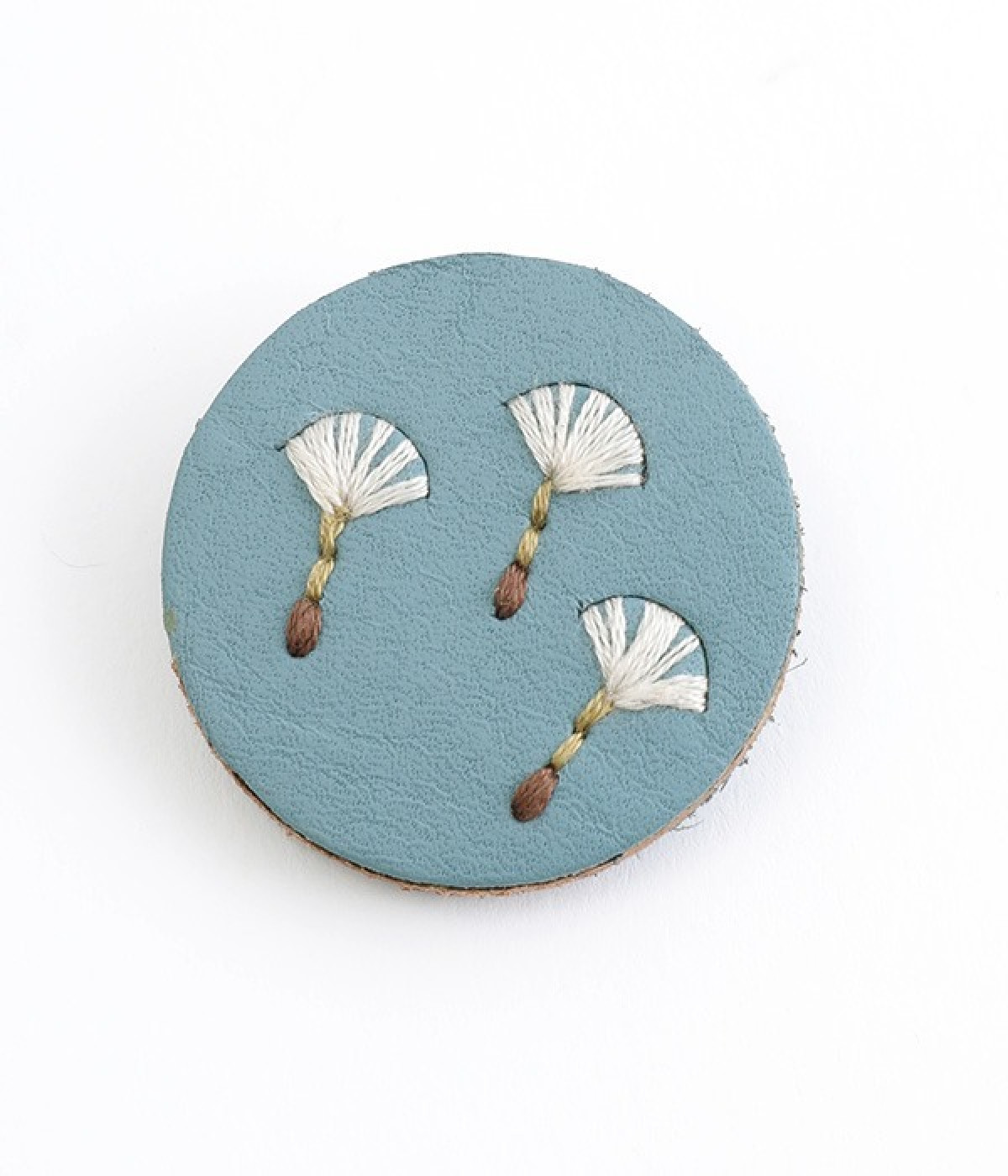 sa i te ブローチ(わたげソライロ-ONESIZE)