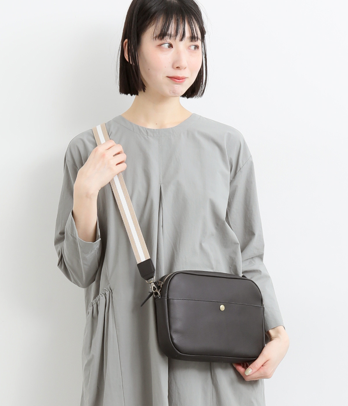 All story　スクエアショルダーバッグ(クロ-ONESIZE)