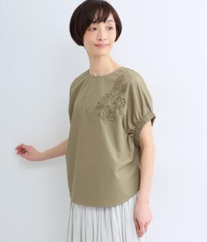 エンブロイダリーデザイントップス