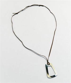 ペンダントルーペ　台形型(イエローホーン-ONESIZE)