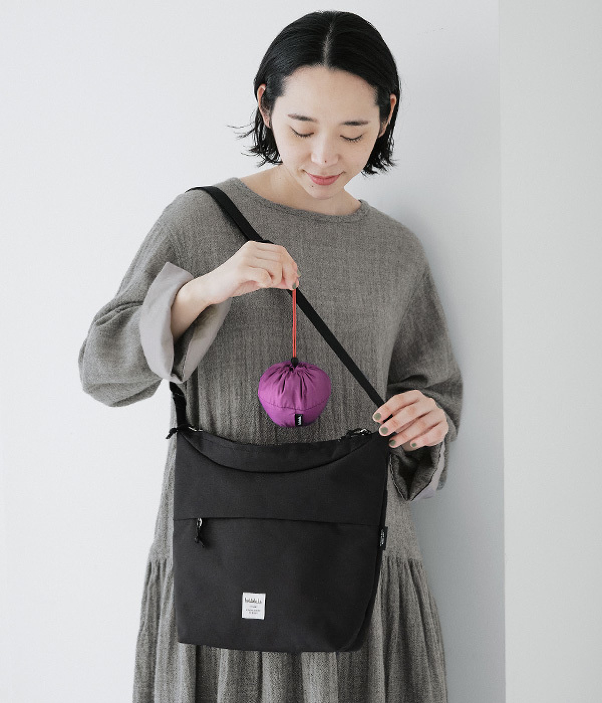 Lucas　ワイドジップショルダーバッグ(フラットブラック-ONESIZE)