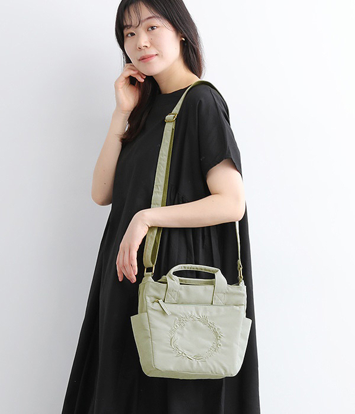 ピーチスキン風　刺繍ショルダーバッグ(ライトカーキ-ONESIZE)