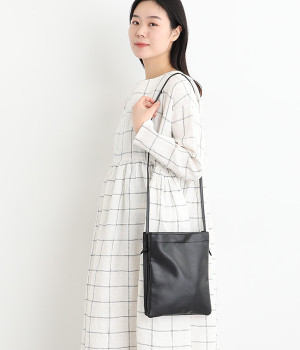 ナチュラル合皮　スクエアショルダー(クロ-ONESIZE)