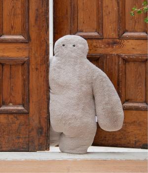 【フニオ】抱き枕　Lサイズ（全長75cm）　ふわふわ 人型クッション（グレージュ・L）