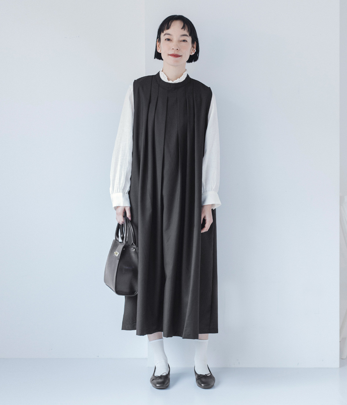 別注｜スタンドネックタックノースリーブワンピース(ブラック-ONESIZE)