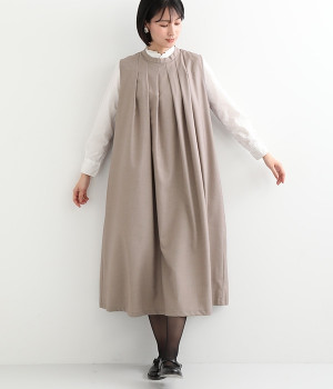 別注｜スタンドネックタックノースリーブワンピース(グレージュ-ONESIZE)