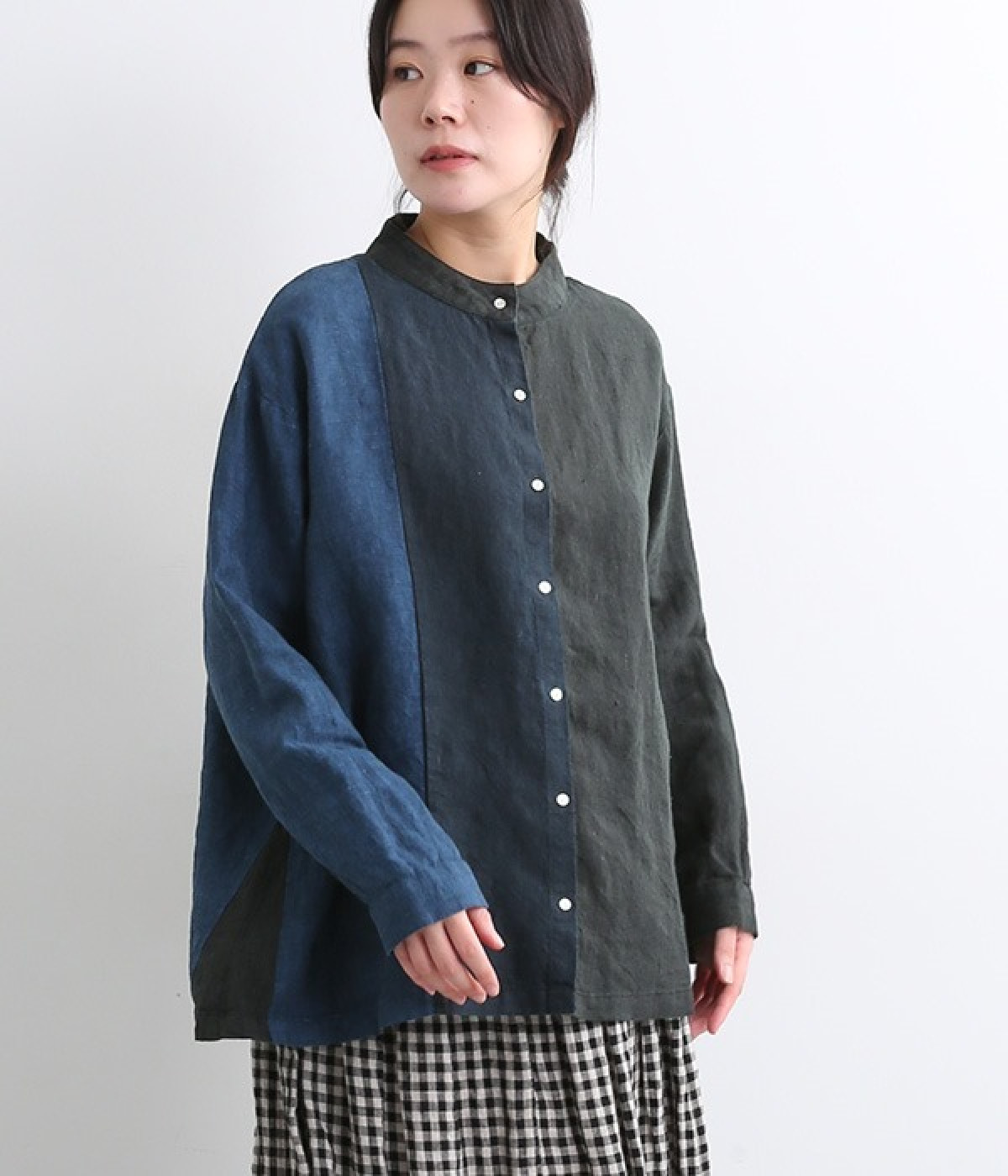 9番手リネン配色切り替えスタンド襟ブラウス(ブラック×ネイビー×インディゴ-ONESIZE)