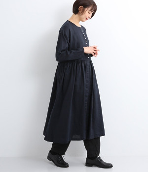 多ボタン比翼あきワンピース