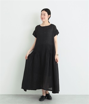 リネンシャンブレー　ローウエストタックワンピース(ブラック-ONESIZE)