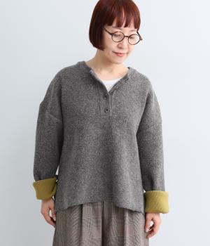 ゆったり愛されWフェイスヘンリーネックセーター（チャコール・M）