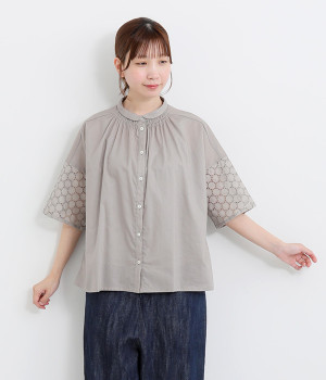コットンローンチビ襟シャーリングレース袖5分袖ブラウス(グレーベージュ-ONESIZE)