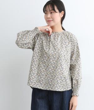 LIBERTYポプリンゴムシャーリング袖ブラウス(Cars×オフホワイト車柄-ONESIZE)