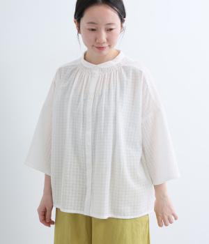 カラミレースチビ襟シャーリング6分袖ブラウス
