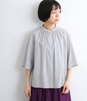 LIBERTYタナローン　襟ゴムシャーリング6分袖ブラウス(HanleyForest×グレー系-F)