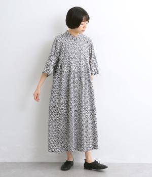 LIBERTYタナローン　チビ襟ヨーク切替ギャザー6分袖ワンピース(Simon'sSong×グレー系-F)