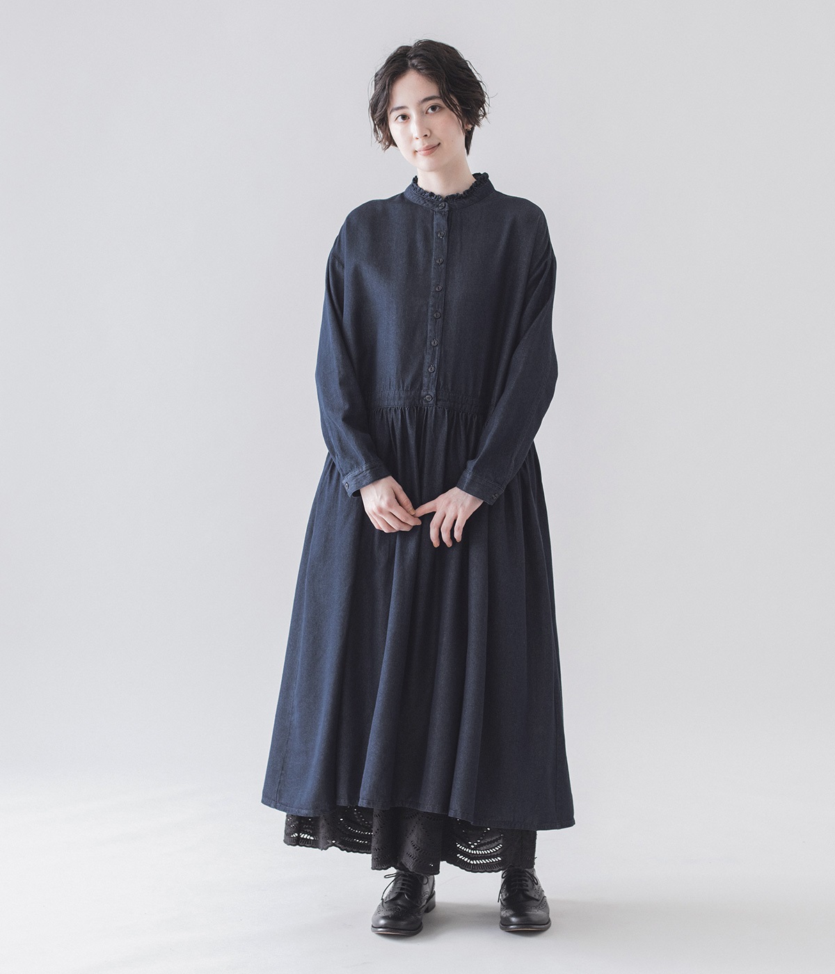 コットンテンセルデニム フリル襟ワンピース｜&yarn（アンドヤーン）の