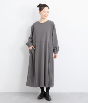 綾織ツイルクルーネックサイドプリーツワンピ―ス(チャコール-F)