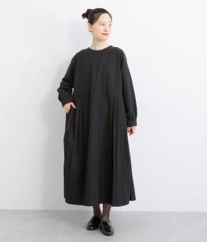 綾織ツイルクルーネックサイドプリーツワンピ―ス(ブラック-F)