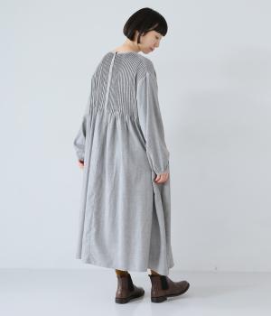 コットンビエラピンタックワンピース