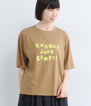 CHAQUE JOUR COMPTE　Tシャツ(キャメル-F)