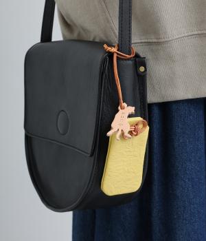 ネコに手　御守り(ミモザイエロー-F)