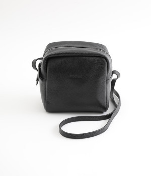 スクエアレザーポシェット