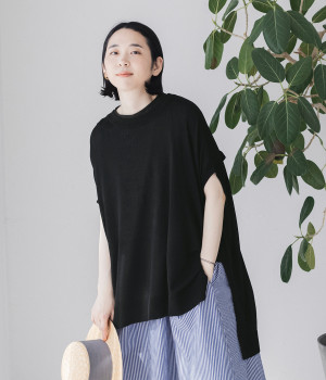 後ろフリルオーバーサイズニット(ブラック-ONESIZE)