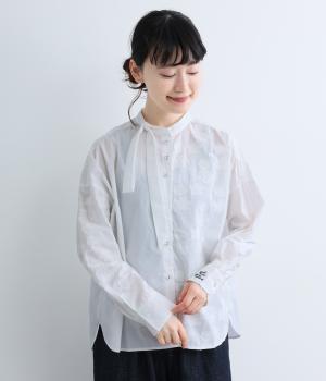 ボー付きスタンドカラーシャツ（オフホワイト・M）