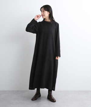 リトアニアリネン後ろあきワンピース(ブラック-ONESIZE)
