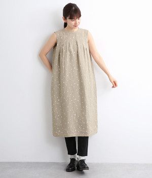 リネンドット刺繍タックワンピース(きなり-ONESIZE)