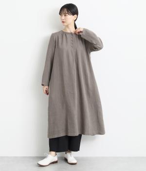 リトアニアリネンくるみ釦ノーカラーギャザーワンピース