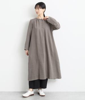 リトアニアリネンくるみ釦ノーカラーギャザーワンピース(チャコールグレー-F)